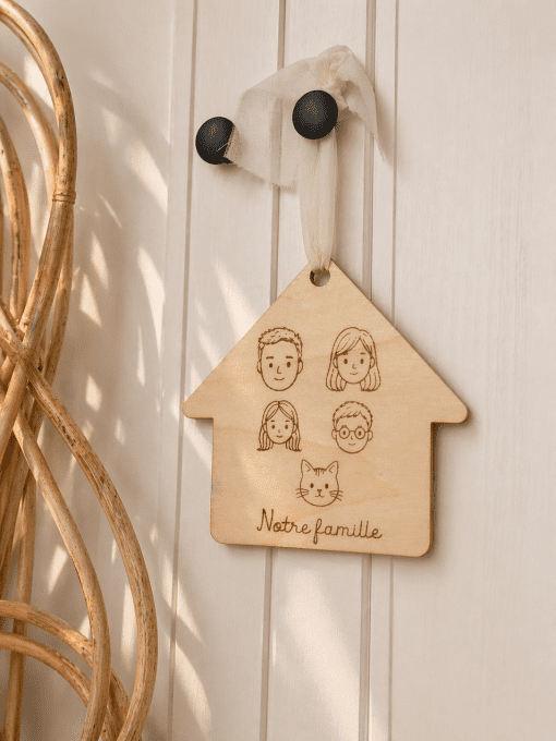 Plaque famille personnalisée en bois – Maison ou pancarte gravée