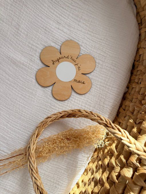 Cartes étapes en bois gravé – Forme ours ou fleurs