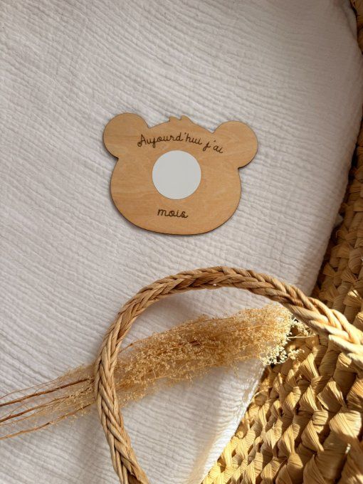 Cartes étapes en bois gravé – Forme ours ou fleurs