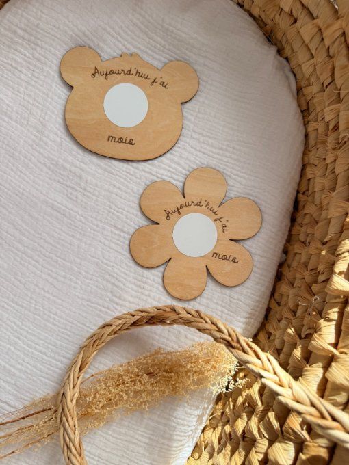 Cartes étapes en bois gravé – Forme ours ou fleurs