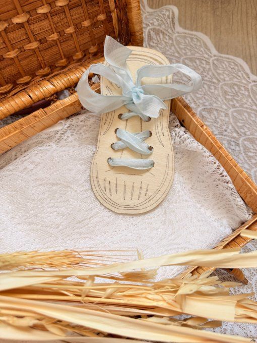Chaussure d’apprentissage à lacer – en bois