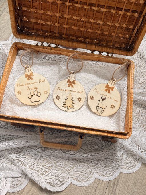 Boules de Noël personnalisées – Bois & Petit décor en relief