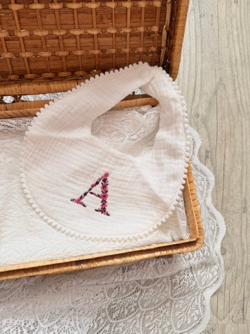 Bavoir bouton pression brodé initiale