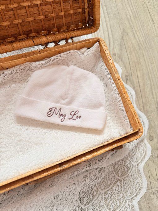 Bonnet de naissance brodé
