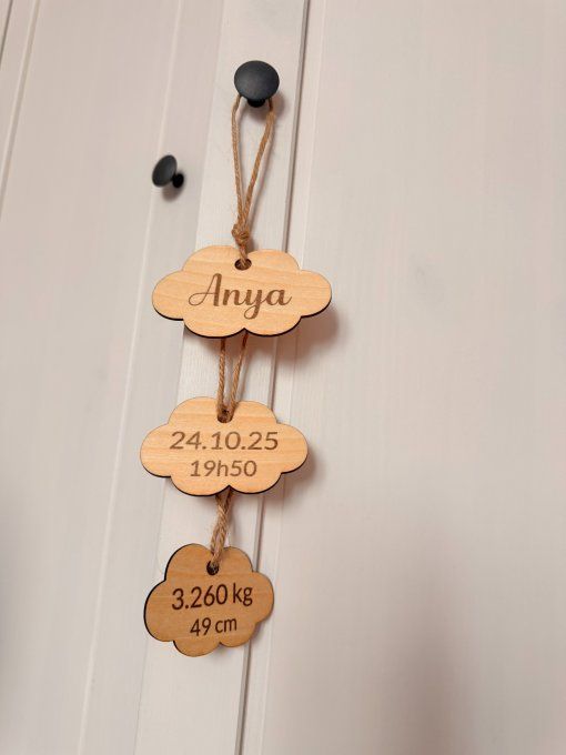 Décoration naissance en bois – Nuage personnalisé