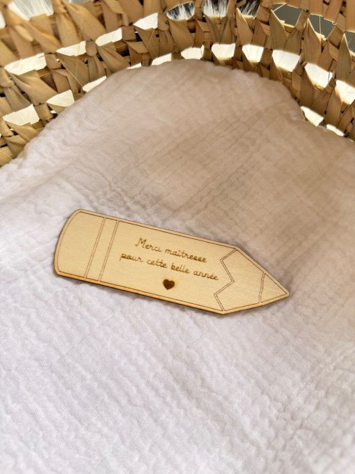 Magnet gravé – Arrosoir fleuri, cartable ou crayon